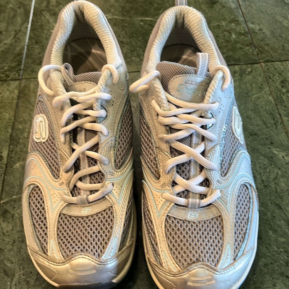 Skechers Shapeups Toning Rockers Womens sneakers size 9 Worn once like new